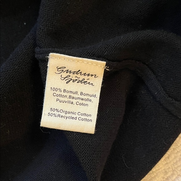 Elegant Black Dress with Silver Accents - Picture 5 of 5